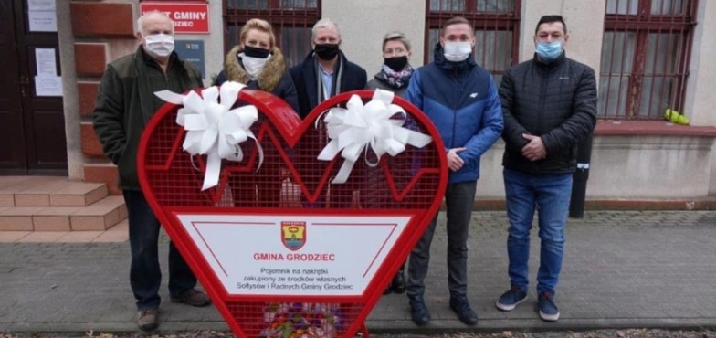 W Grodźcu także stanęło serce na nakrętki. By pomagać potrzebującym