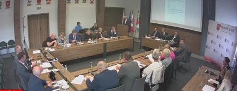 Drogi powiatowe do naprawy. Starosta i burmistrz podpisali porozumienie