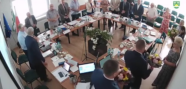 „Nic się nie zrobi w pojedynkę”. Jednomyślne wotum i absolutorium dla wójt 