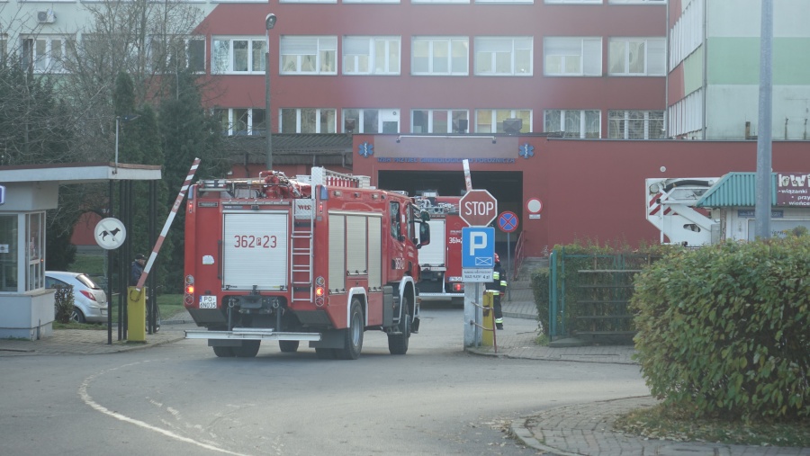 Znów alarm w szpitalu. Strażacy przed budynkiem przy Wyszyńskiego