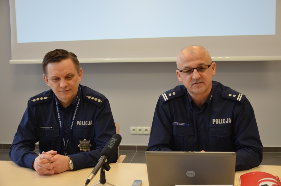 Policjanci wręczają coraz więcej mandatów, by było bezpieczniej. Nadal jednak pijani kierowcy wsiadają do aut