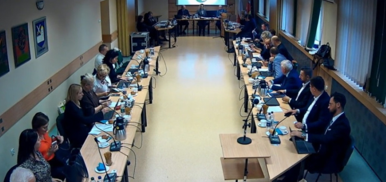 Radni opozycji przekonywani przez telefon. Nie do wszystkich zadzwonili
