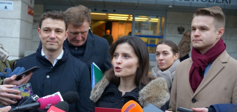 Pierwszy dzień nowej wojewody wielkopolskiej. Do pracy przyjechała autobusem  