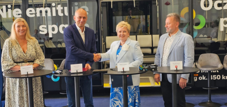 Umowa na 8 wodorowych autobusów podpisana. Do MZK trafią w 2027 roku 