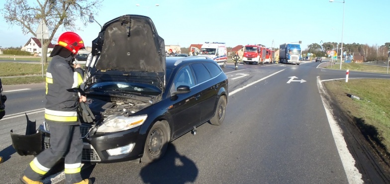 Znów wypadek na krajówce K92. Trzy osoby poszkodowane 