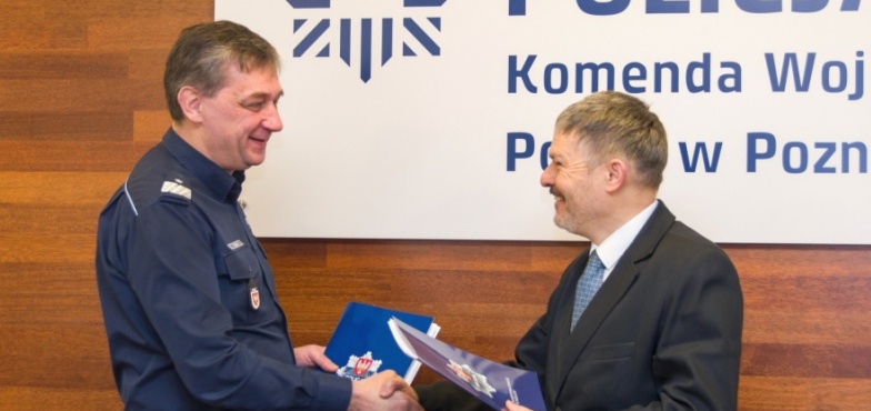 Prawie tysiąc smartfonów dla wielkopolskich policjantów 