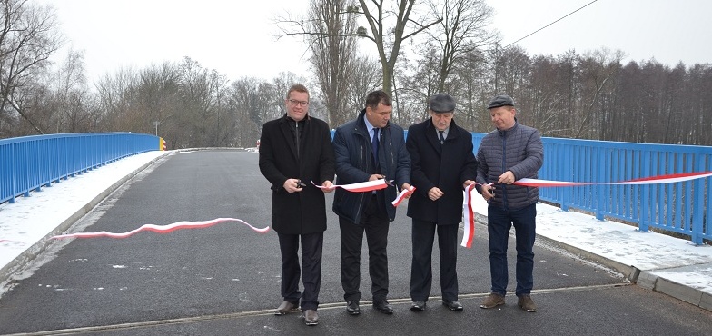 Przecięli uroczyście wstęgę. Most w Mielnicy Dużej oficjalnie oddany do użytku