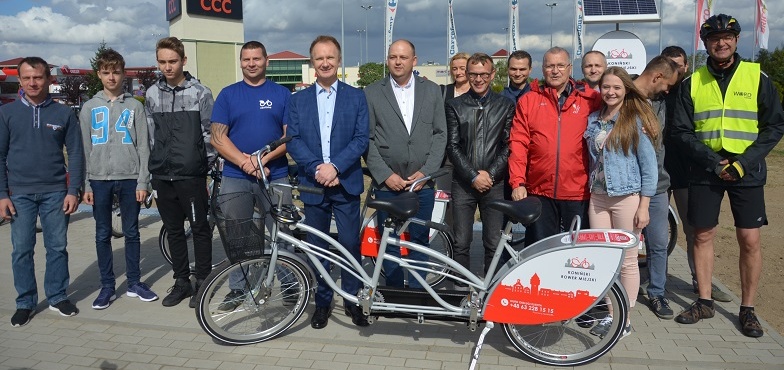 Można będzie wypożyczyć dwa tandemy. Nowe drogi rowerowe oficjalnie otwarte 