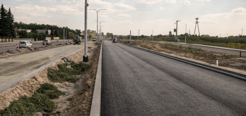 Prace na Kleczewskiej trwają. Na zachodniej nitce położono już asfalt  