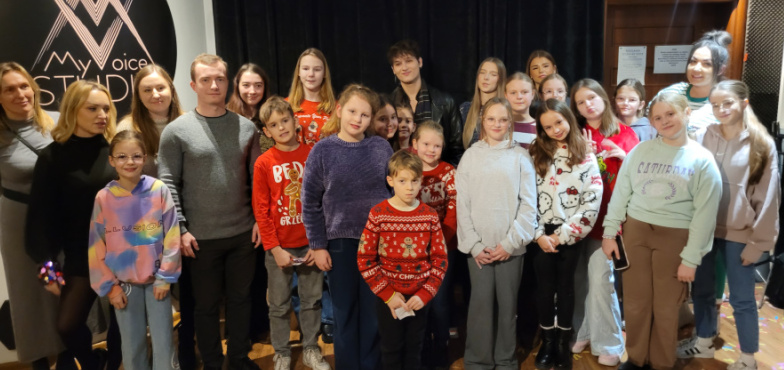 Mikołaj Przybylski dostał wyjątkową statuetkę. Odwiedził Studio My Voice w Starym Mieście 