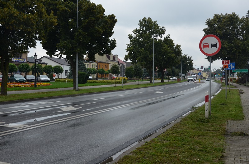 Apelują do kierowców o zachowanie szczególnej ostrożności. Wojskowe kolumny na drogach