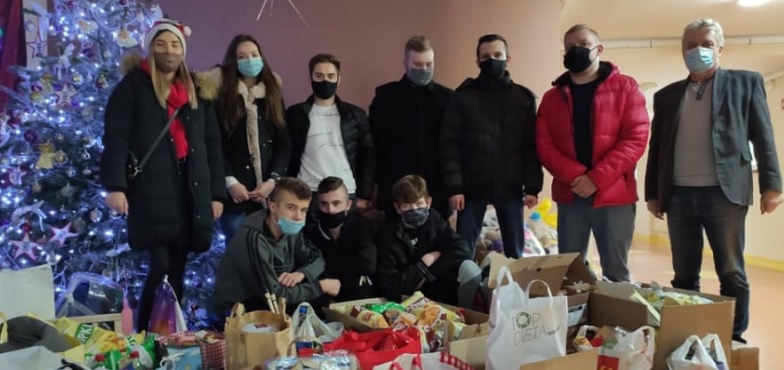 Ile prezentów! Studenci PWSZ obdarowali podopiecznych Domu Dziecka 