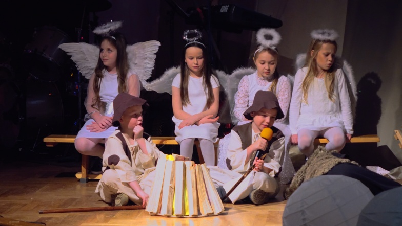 Anioły i diabły na jednej scenie. Zespoły zaśpiewały kolędy i pastorałki 