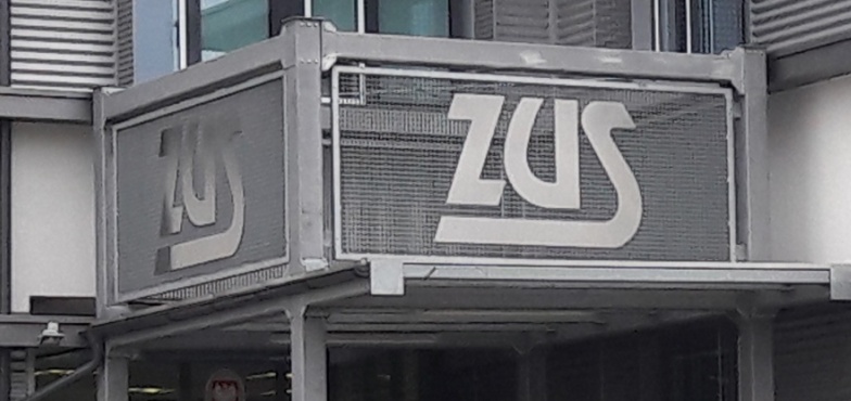 Na zwolnieniu układają kostkę przed domem i jeżdżą na wycieczki. ZUS skontrolował chorych