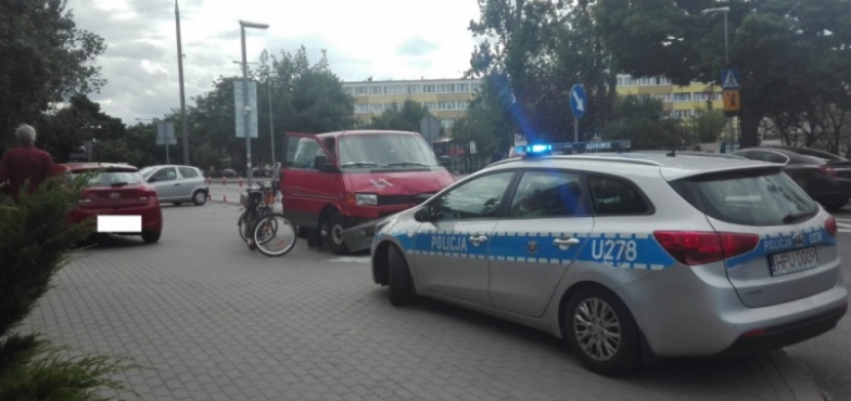 Były korki na Wyszyńskiego. Zderzyły się dwa samochody 