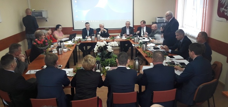 Radni i wójt złożyli przysięgę. Nie mogli głosować, bo zawiodły tablety