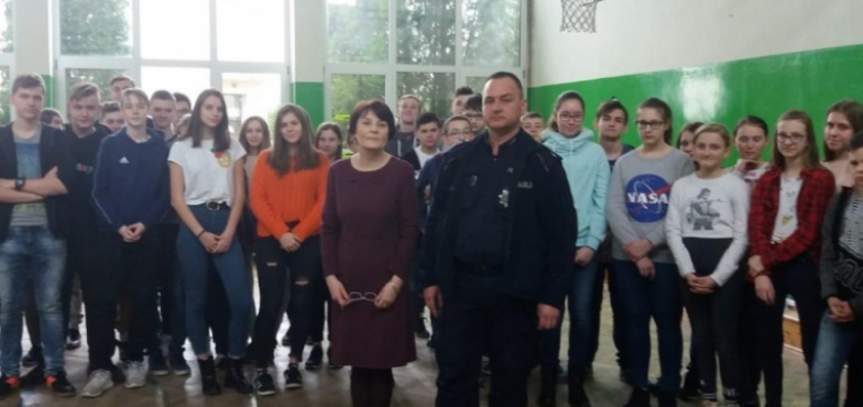 Policjanci spotkali się z uczniami. W szkołach w Mąkolnie i Lubstowie