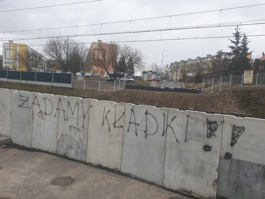 Czy na ulicy Okólnej miasto wybuduje bezpieczne przejście przez tory? 