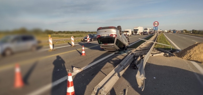 Dachował na autostradzie. 26-latek z Rosji ukarany mandatem 