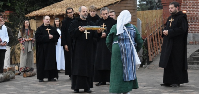 „Nasi patronowie” w plenerze. Mieszkańcy pokazali historię Pięciu Braci Męczenników 