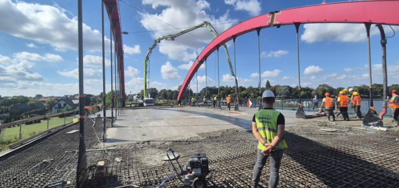 Budowa mostu idzie zgodnie z planem. Będzie gotowy za kilka miesięcy