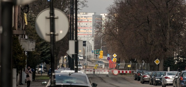 Utrudnienia w ruchu na Wojska Polskiego. Prace prowadzone są w pasie drogowym