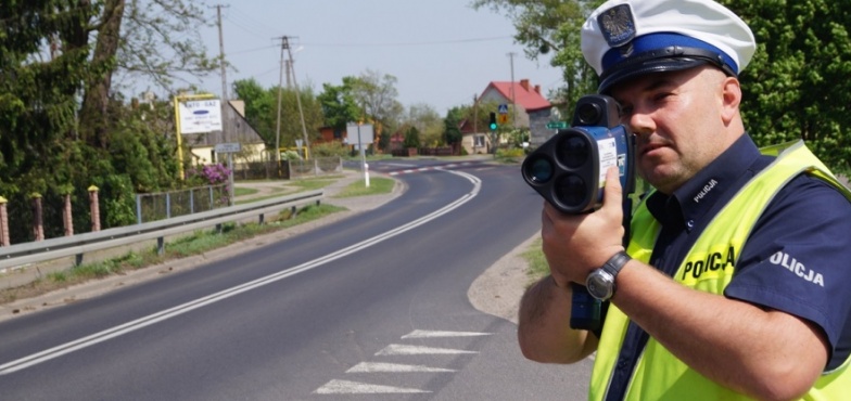 Jechali z prędkością ponad 100 kilometrów w terenie zabudowanym. Stracili prawa jazdy