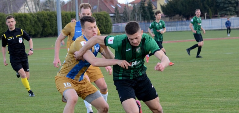 Lider za mocny, Sokół przegrał u siebie 0:3 Kotwicą Kołobrzeg