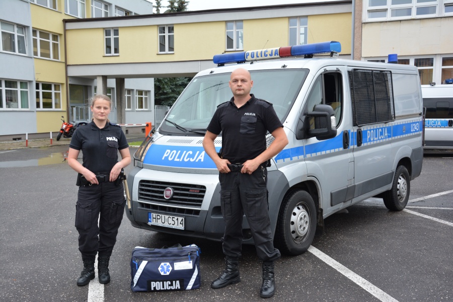 Policjanci znaleźli 27-latka w kałuży krwi. Mężczyzna chciał popełnić samobójstwo