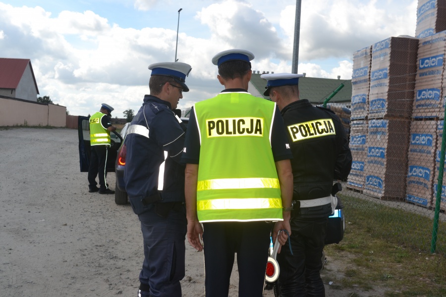 Komendant wielkopolskiej policji apeluje do pieszych! – Szybciej robi się ciemno, bądźcie widoczni na drodze! 