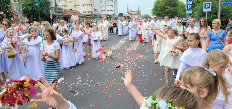 Procesja Bożego Ciała w Koninie. „Wyjdźmy w nasze miasto z tym, co mamy najcenniejsze – z Jezusem Chrystusem”