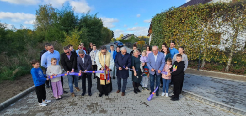 Kolejne odcinki nowych dróg przekazane mieszkańcom 