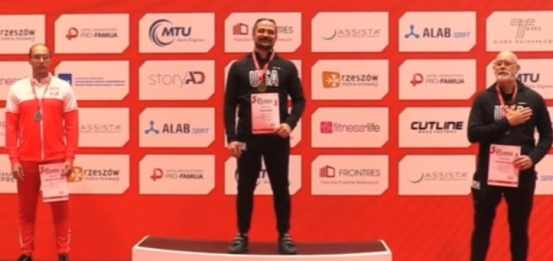Krzysztof Pawliński drugi na mistrzostwach świata. Trzeci medal reprezentanta Shooters Gym