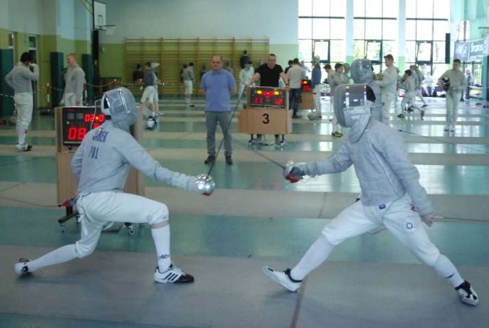 Szabla, szachy i futsal. Zaproszenia na sportowy weekend w mieście i w regionie