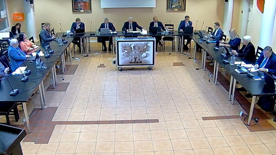 Radni w swojej działalności publicznej używają prywatnych adresów mailowych. Jest petycja w tej sprawie 