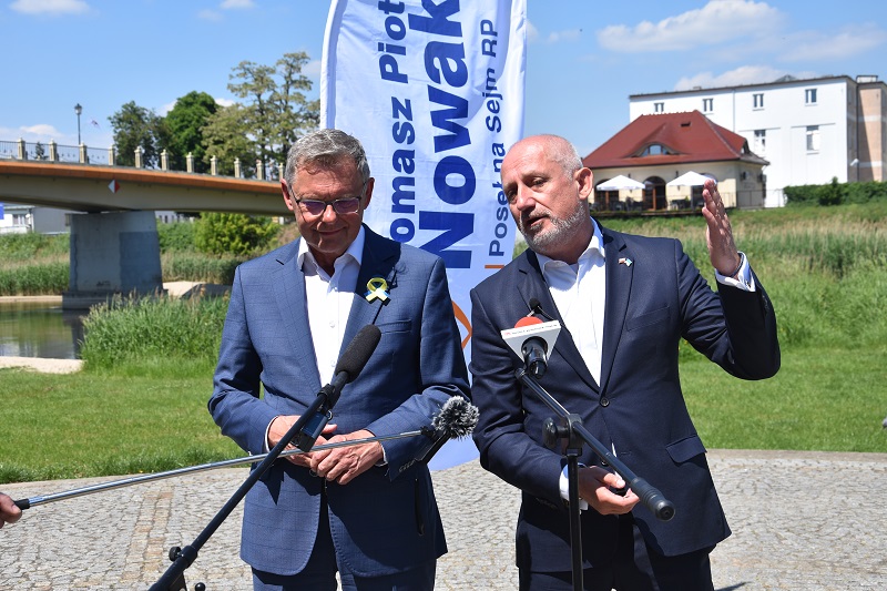 O górnikach, inflacji i chruście. Posłowie PO spotykają się z mieszkańcami