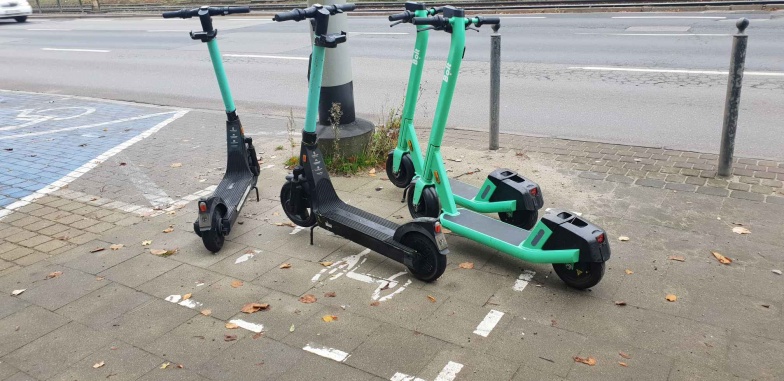 Będą u nas parkingi dla hulajnóg. Czy to rozwiąże problem z ich porzucaniem w różnych miejscach?