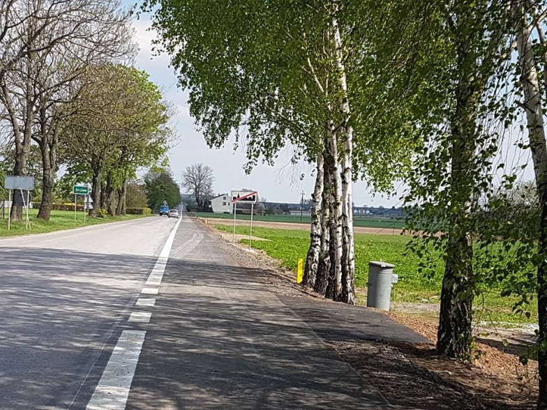 Na gminnych drogach będzie bezpieczniej. Zakończono budowę ścieżki rowerowej
