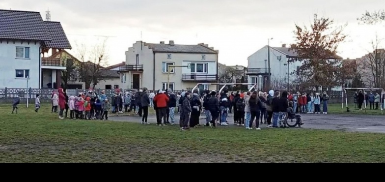 Alarm w szkole podstawowej. Uczniowie i nauczyciele ewakuowani