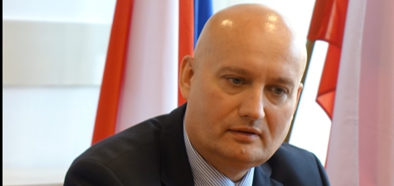 Wojewoda o dworcu w Koninie rozmawiał z „pewną ważną osobą”