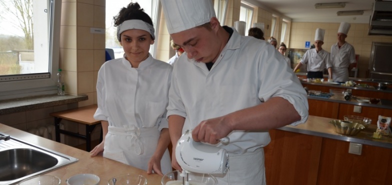 Baba w wersji fit i jaja w różnych odsłonach. Uczniowie z „Budowlanki” zdradzili wielkanocne przepisy