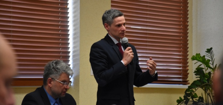 Nauczyciele apelują o niezabieranie im pieniędzy. Burmistrz rozłoży to na raty? 