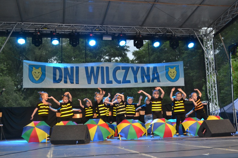 Dni Wilczyna ciąg dalszy. Na plaży zabawy dla dzieci, a później kabarety