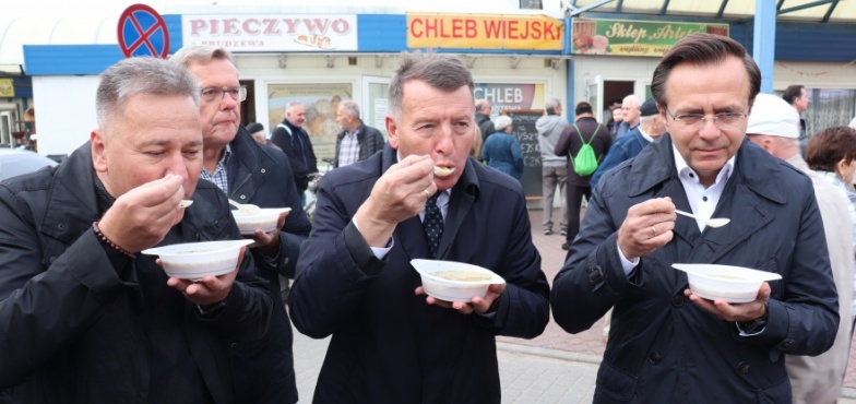 „Nasz bazar w Koninie na piątym osiedlu to wielka handlowa rodzina”
