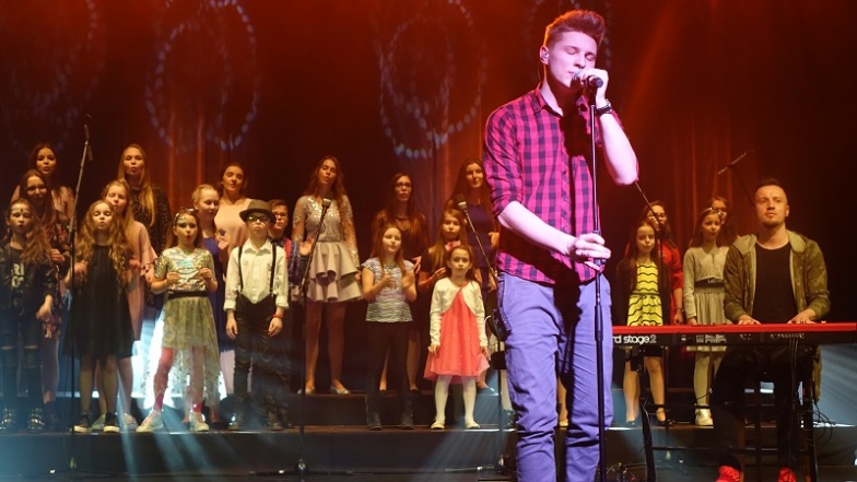 Adam Stachowiak zaśpiewał z uczestnikami festiwalu. Grand prix przyznane (FILM)