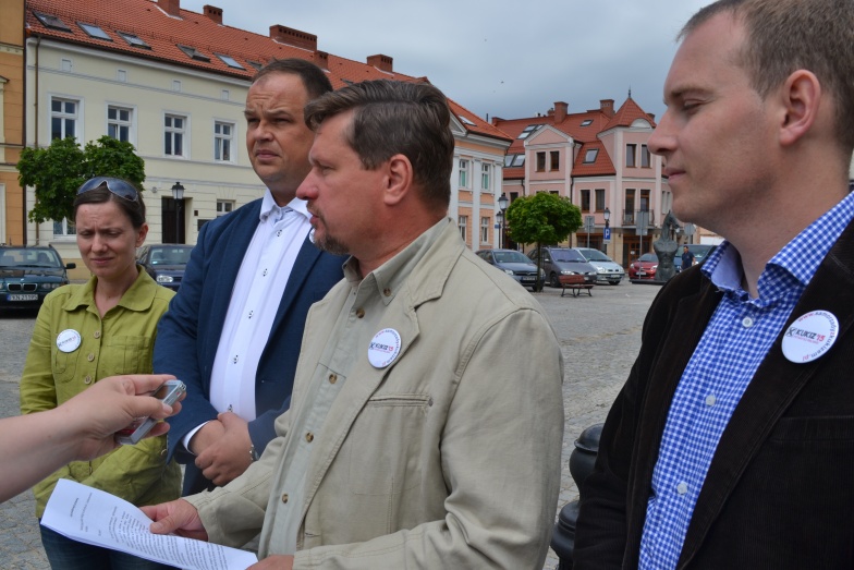 – Każdy może zostać burmistrzem, wójtem, prezydentem, radnym gminy czy powiatu – zachęca ruch Kukiz’15