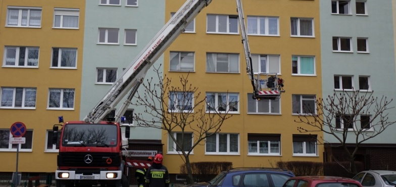 Akcja na V Osiedlu. Dym wydobywał się przez okna