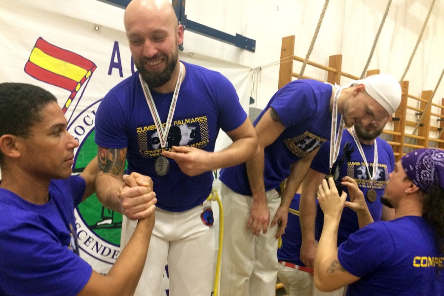 Europejskie podium zawodnika capoeira z Konina. Rafał Szadkowski na drugim miejscu w Budapeszcie