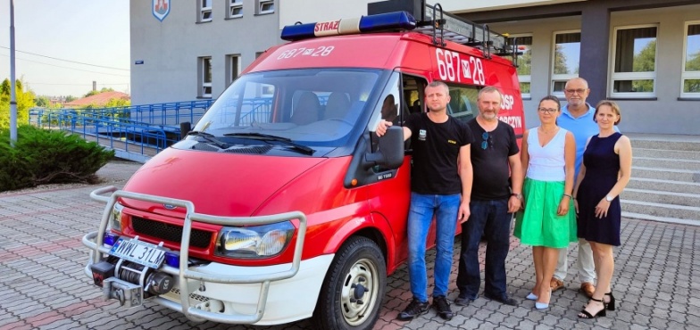 Doczekali się wymiany samochodu. Wóz strażacki wjechał do gminy