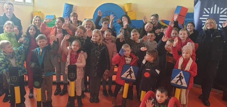 „Na drodze patrz i słuchaj”. Policjanci spotkali się z uczniami